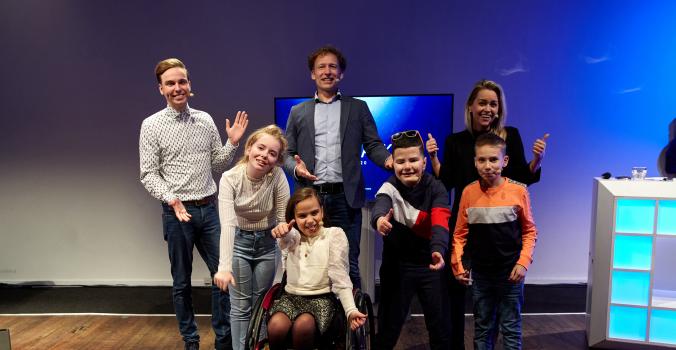 Kinderambassdeurs Leona, Pauline, Hüseyin en Joël met juryleden Dylan Haegens, Henk-Willem Laan en Ingrid Jansen
